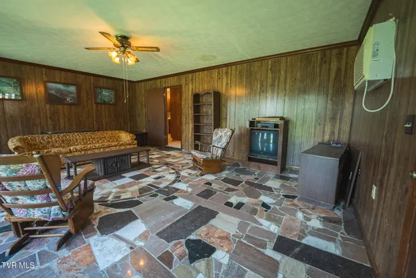 $275,000 | 331 Luther Villa Road, Sneedville, TN 37869