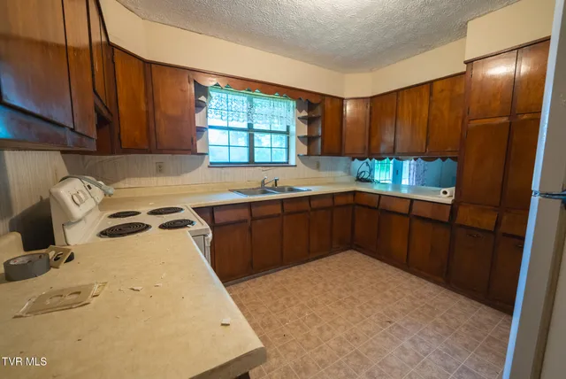 $285,000 | 331 Luther Villa Road, Sneedville, TN 37869