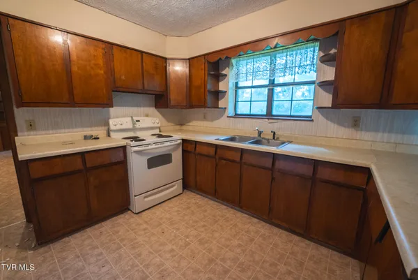 $275,000 | 331 Luther Villa Road, Sneedville, TN 37869