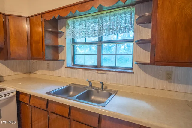 $285,000 | 331 Luther Villa Road, Sneedville, TN 37869