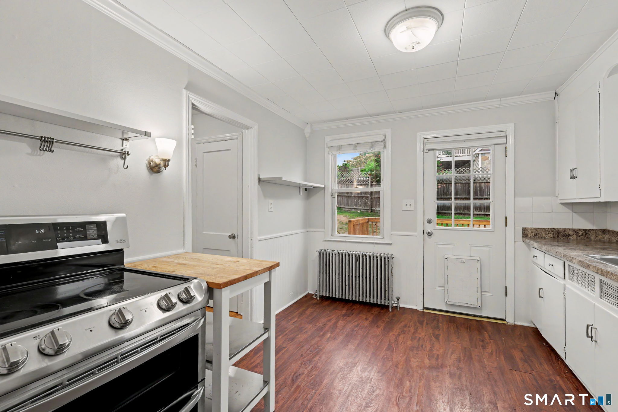 77 Round Hill Road Fairfield, CT 06824 - Photo 15 of 40