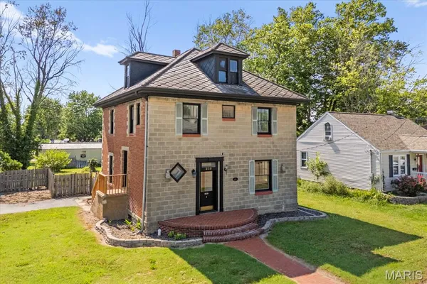 $219,900 | 235 North Moore Street, Waterloo, IL 62298