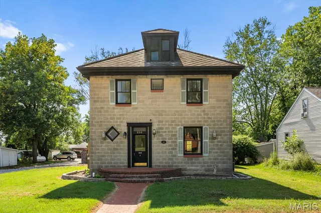 $219,900 | 235 North Moore Street, Waterloo, IL 62298