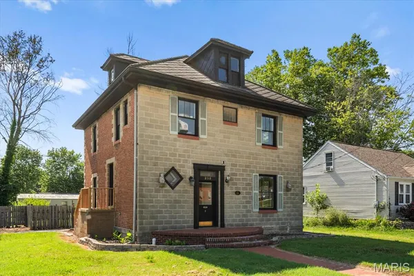 $219,900 | 235 North Moore Street, Waterloo, IL 62298