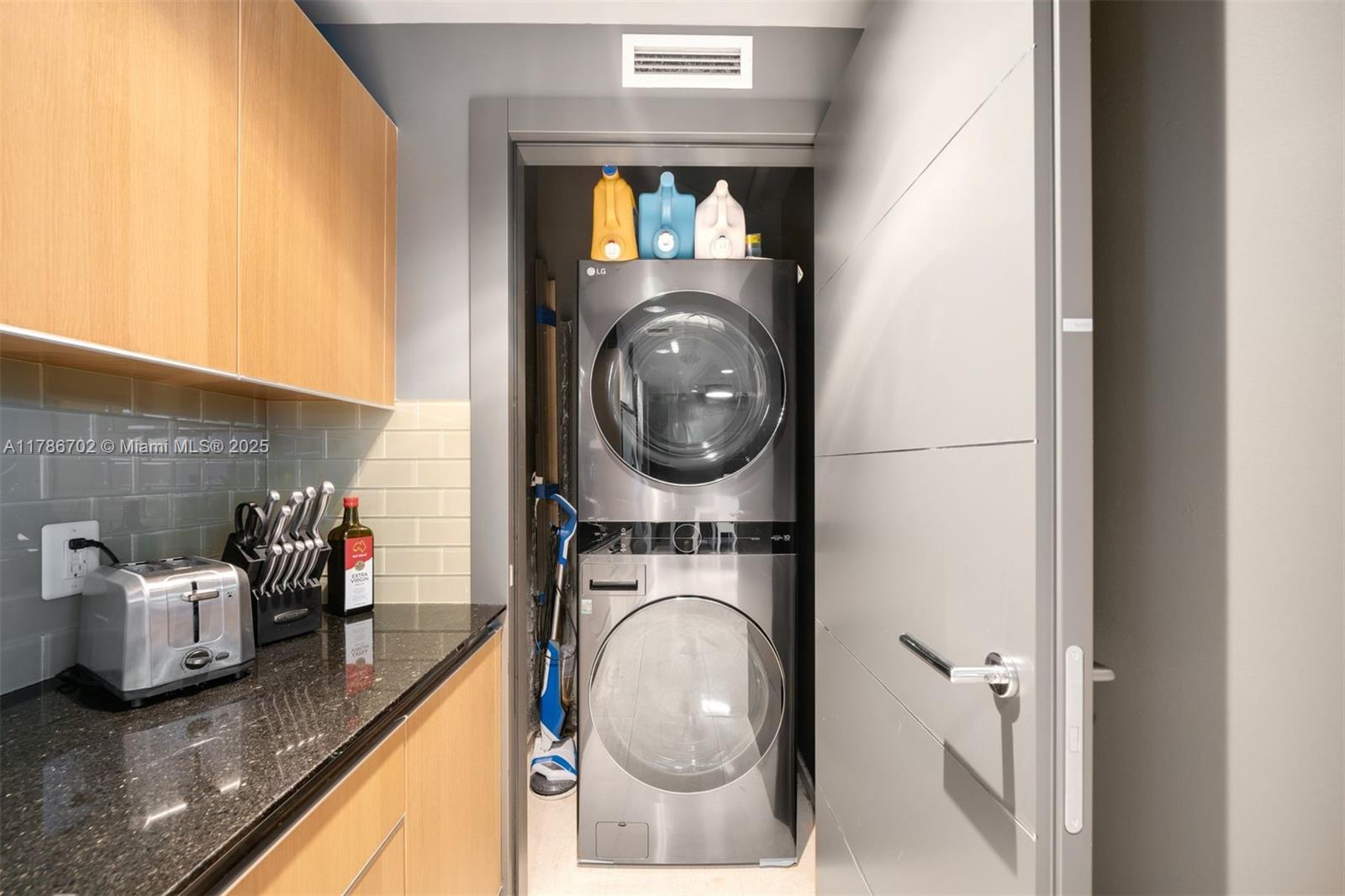 1060 Brickell Avenue, Unit 3003 Miami, FL 33131 - Photo 11 of 39 a utility room with dryer and washer