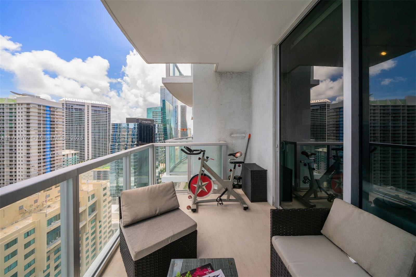 1060 Brickell Avenue, Unit 3003 Miami, FL 33131 - Photo 20 of 39