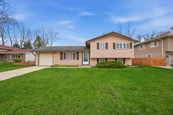 $396,000 | 1133 Perth Drive, Schaumburg, IL 60193