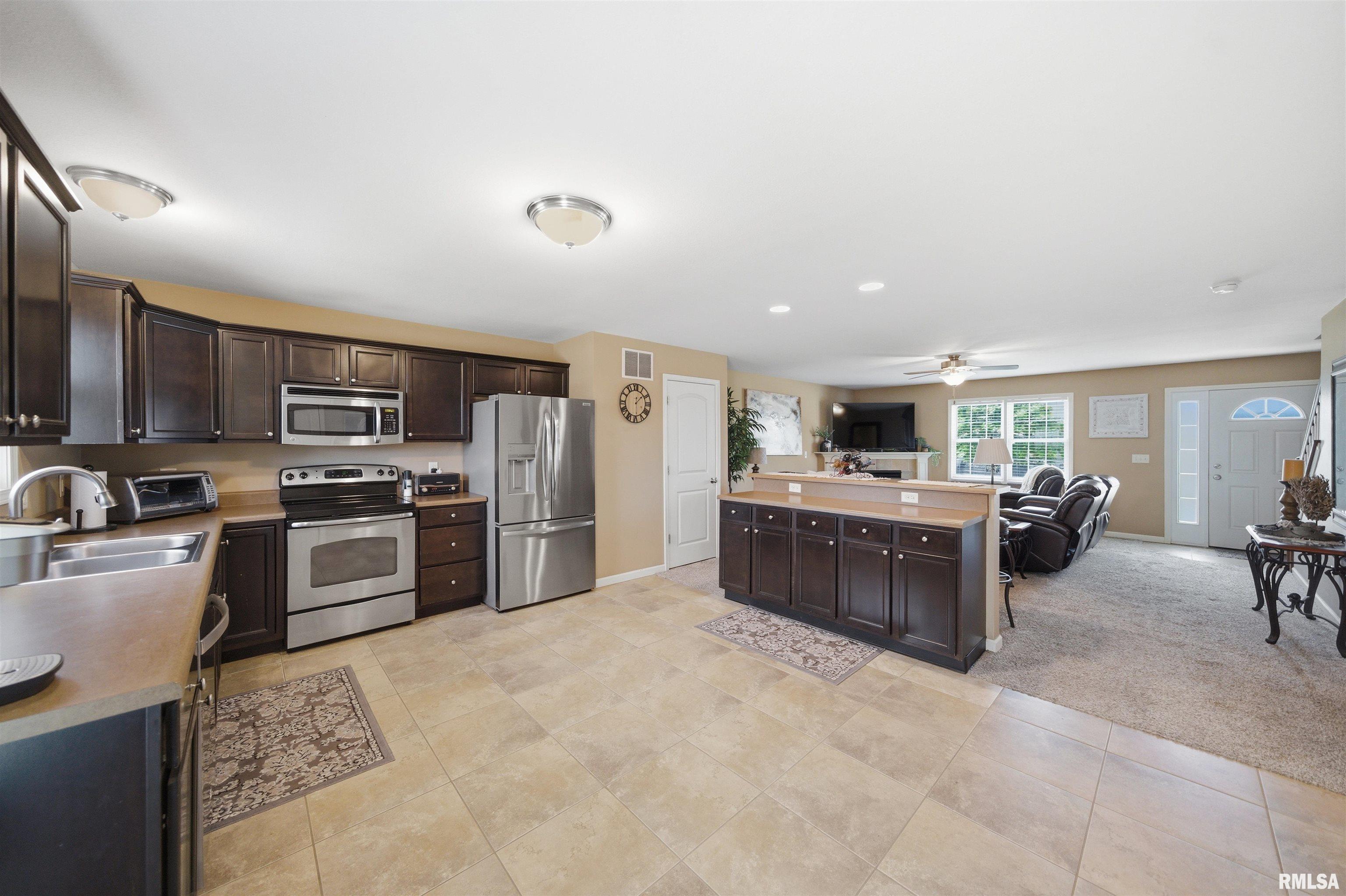 1906 Glenbridge Road Bloomington, IL 61704 - Photo 11 of 33