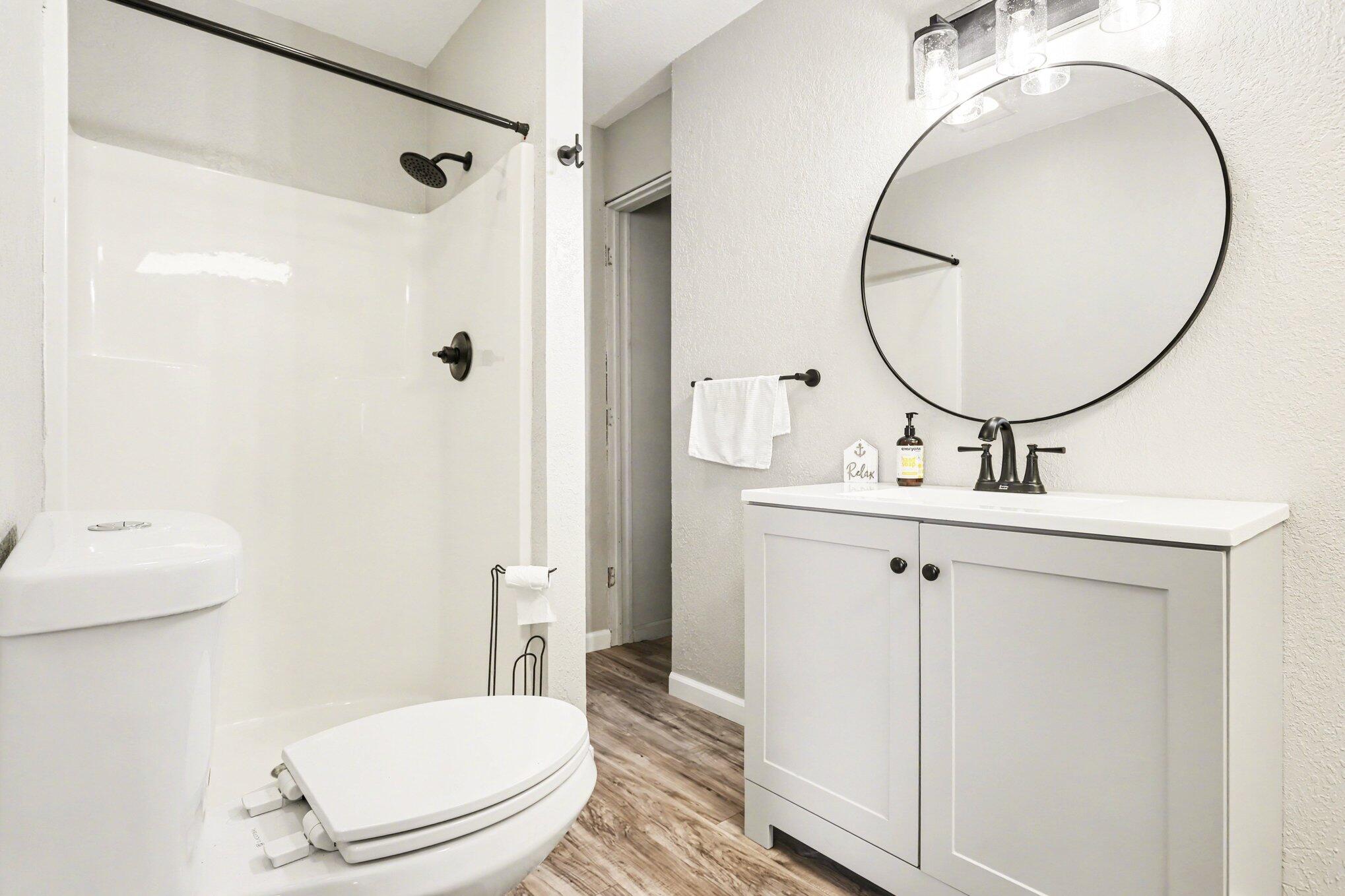 2743 Hemlock Road Quincy, MI 49082 - Photo 20 of 28 2nd house main floor bathroom ll