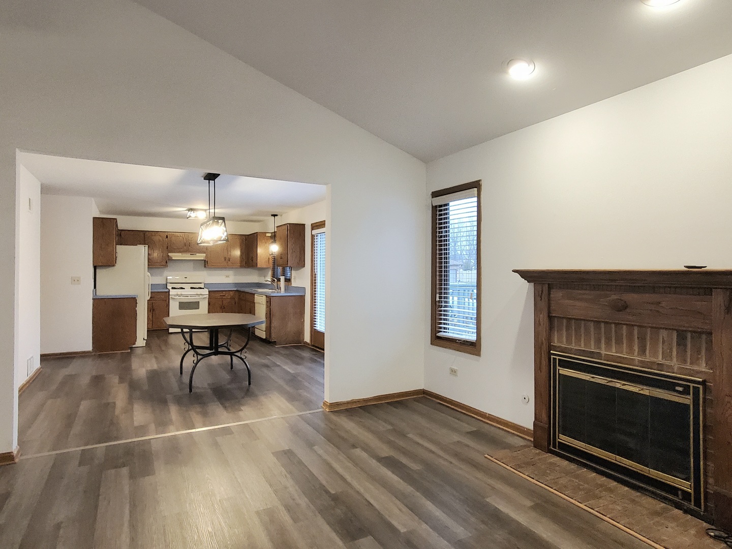 19212 Weber Road Mokena, IL 60448 - Photo 6 of 24 a view of a livingroom with furniture and fireplace