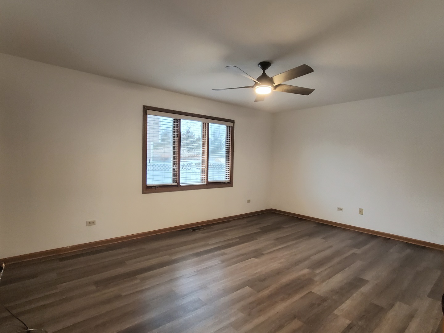 19212 Weber Road Mokena, IL 60448 - Photo 8 of 24 a view of empty room with wooden floor and fan