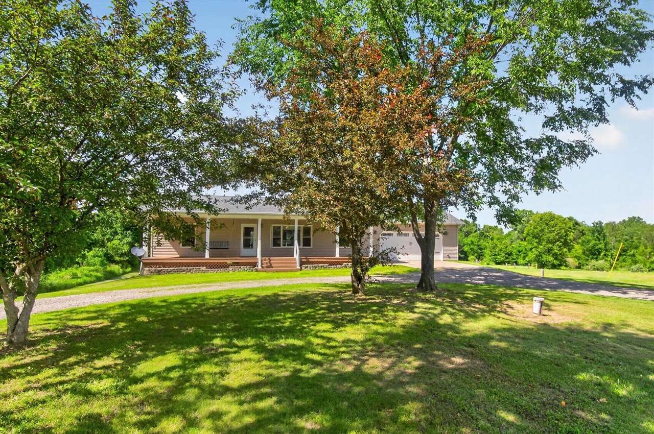 4722 Root Station Road Jackson, MI 49201 - Photo 2 of 47