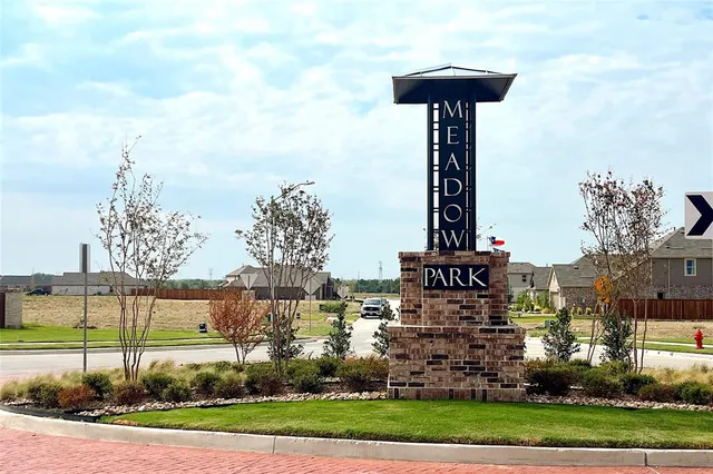 $329,990 | 7441 Sunset Vly Lane, Krum, TX 76249