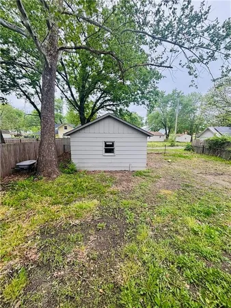 $253,000 | 105 Broad Street, Pleasanton, KS 66075