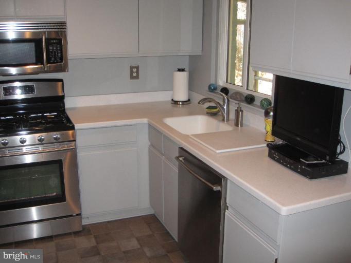 4937 33rd Road North Arlington, VA 22207 - Photo 6 of 17 Kitchen