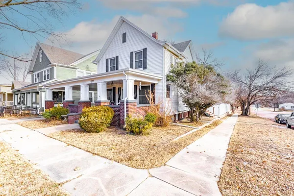 $169,900 | 400 North C Street, Arkansas City, KS 67005