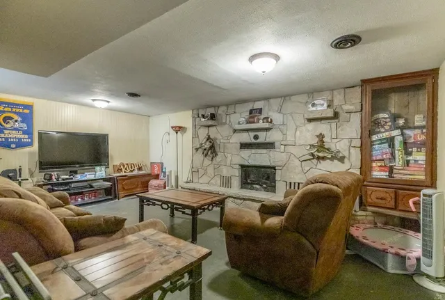 $169,900 | 400 North C Street, Arkansas City, KS 67005