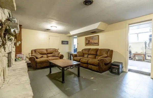 $169,900 | 400 North C Street, Arkansas City, KS 67005