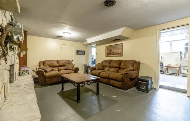 $169,900 | 400 North C Street, Arkansas City, KS 67005