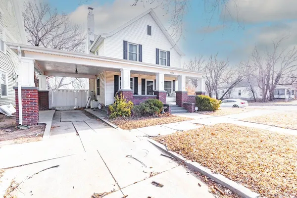 $169,900 | 400 North C Street, Arkansas City, KS 67005