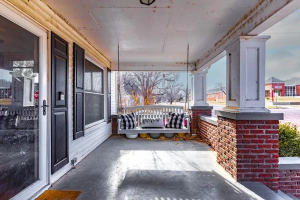 $169,900 | 400 North C Street, Arkansas City, KS 67005