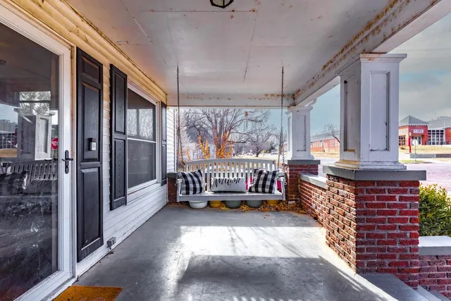 $169,900 | 400 North C Street, Arkansas City, KS 67005