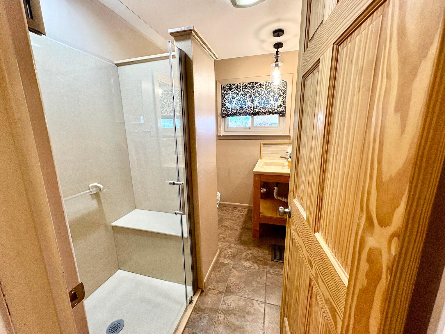 330 Midland Road Chillicothe, OH 45601 - Photo 24 of 38 Hall bath