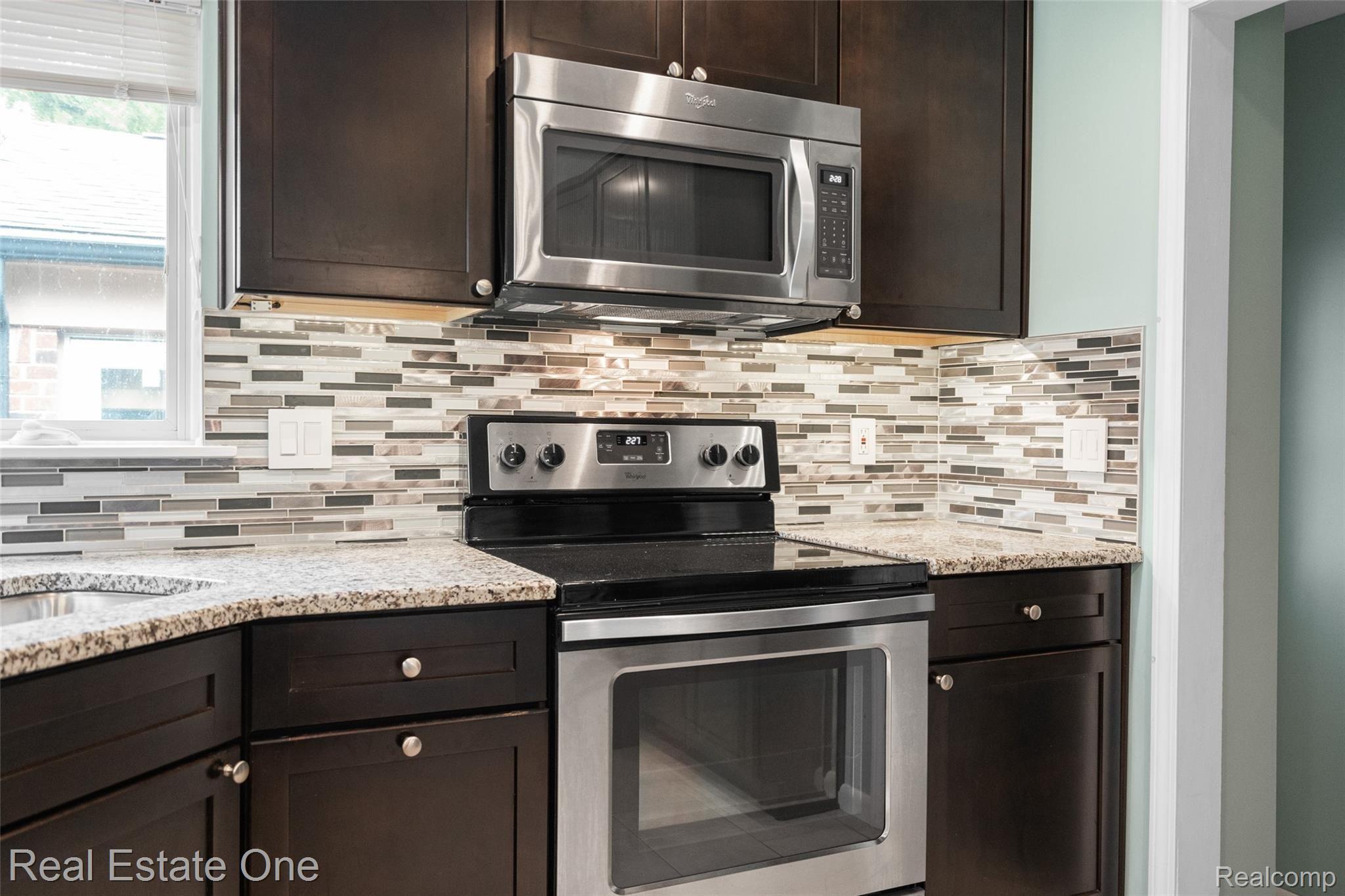 2470 West Tienken Road Rochester, MI 48306 - Photo 6 of 31 2470-W-Tienken-Road-15.jpg