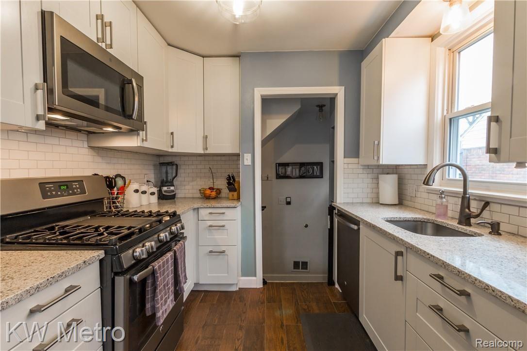 785 Princeton Road Berkley, MI 48072 - Photo 8 of 28 Princton Berkley-7.jpg
