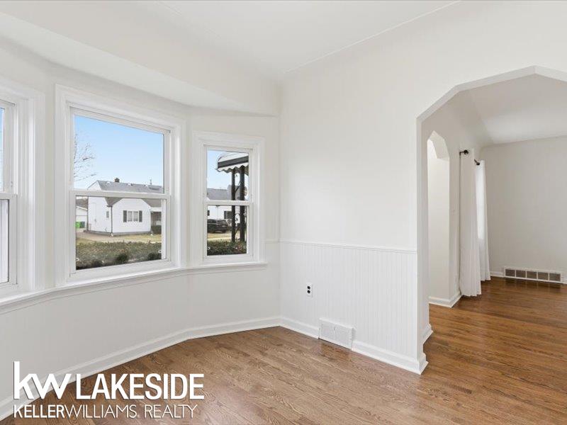 21837 Rausch Avenue Eastpointe, MI 48021 - Photo 8 of 33 50201381-9806239d-e6e9-4c08-9336-75d78f31b319.JPG
