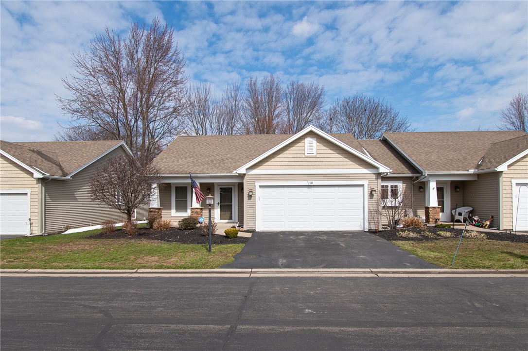 10 Turtle Wood Trail Greece, NY 14626 - Photo 1 of 28 10 Turtlewood - comfortable END UNIT