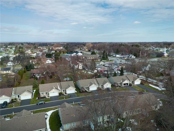 $239,900 | 10 Turtle Wood Trail, Greece, NY 14626