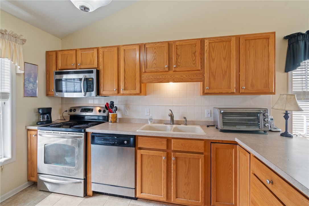 10 Turtle Wood Trail Greece, NY 14626 - Photo 10 of 28 The kitchen - plenty of storage