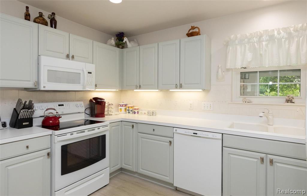 6560 Summit Ridge, Unit 38 Clarkston, MI 48346 - Photo 20 of 70