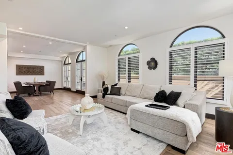 $1,395,000 | 10523 Ashton Avenue, Unit 101, Los Angeles, CA 90024