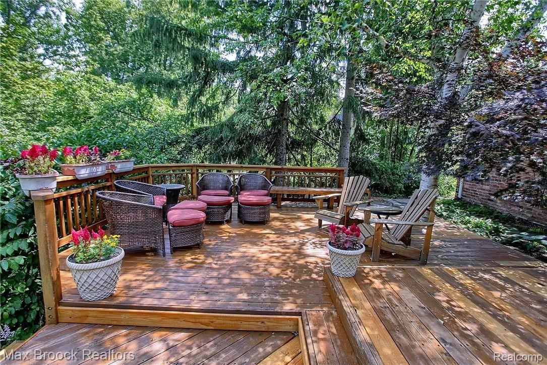 2482 Wickfield Road West Bloomfield, MI 48323 - Photo 35 of 40 Deck_2nd_View.jpg