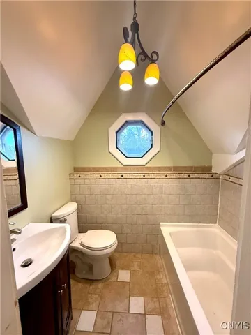 $2,750 | 222-220 East Seneca Turnpike, Syracuse, NY 13205