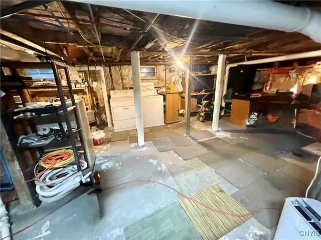 $2,750 | 222-220 East Seneca Turnpike, Syracuse, NY 13205