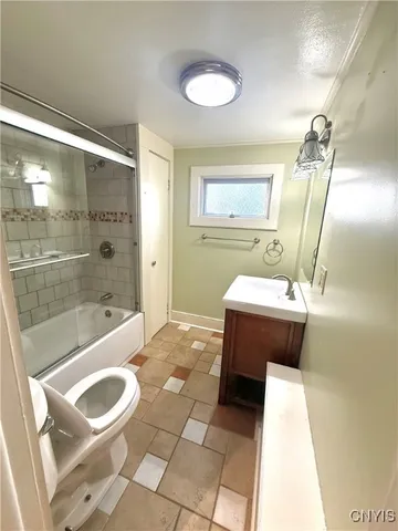 $2,750 | 222-220 East Seneca Turnpike, Syracuse, NY 13205