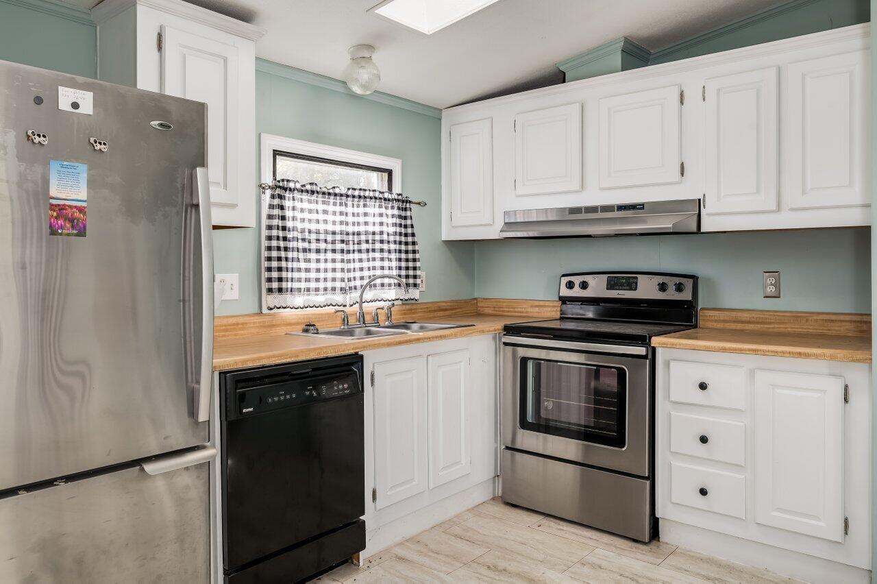 39 Pine Hill Road Berwick, ME 03901 - Photo 2 of 18 2