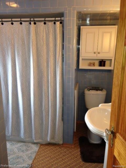 15385 Inkster Road Livonia, MI 48154 - Photo 30 of 34 photo 3 (8).jpg