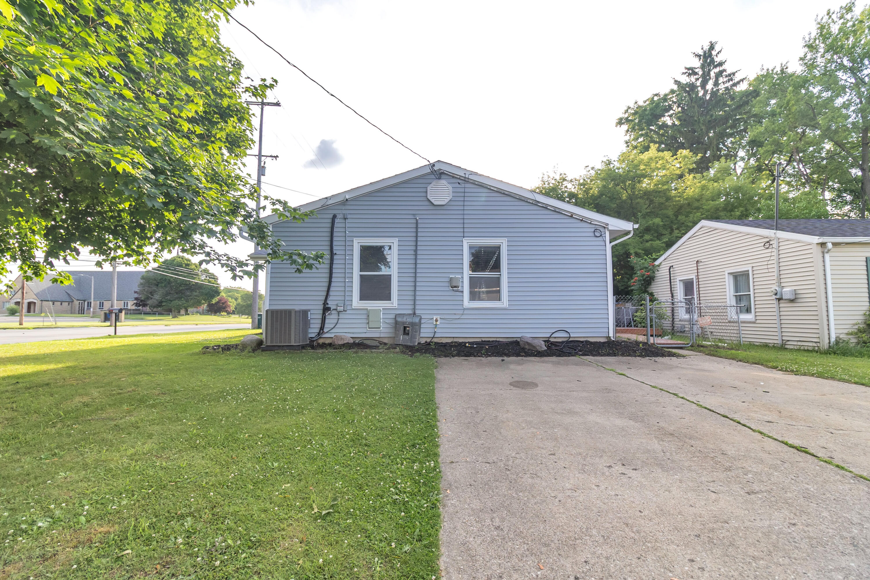 500 West Jolly Road Lansing, MI 48910 - Photo 22 of 24 Side View with a Second Driveway