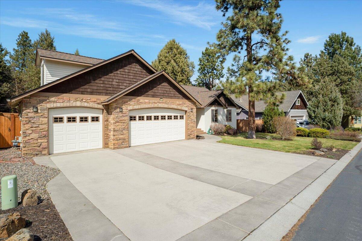 61213 Ridgewater Loop Bend, OR 97702 - Photo 22 of 60 12-Exterior