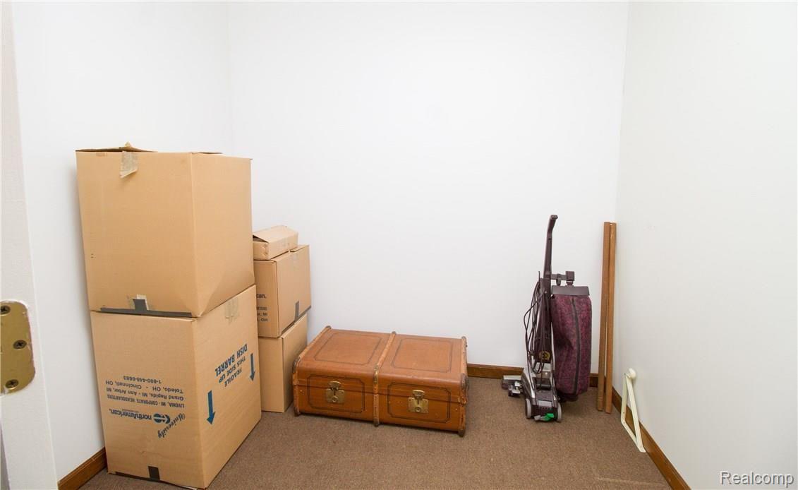 15134 Belle River Road Allenton, MI 48002 - Photo 22 of 36 Bedroom4-Closet.jpg