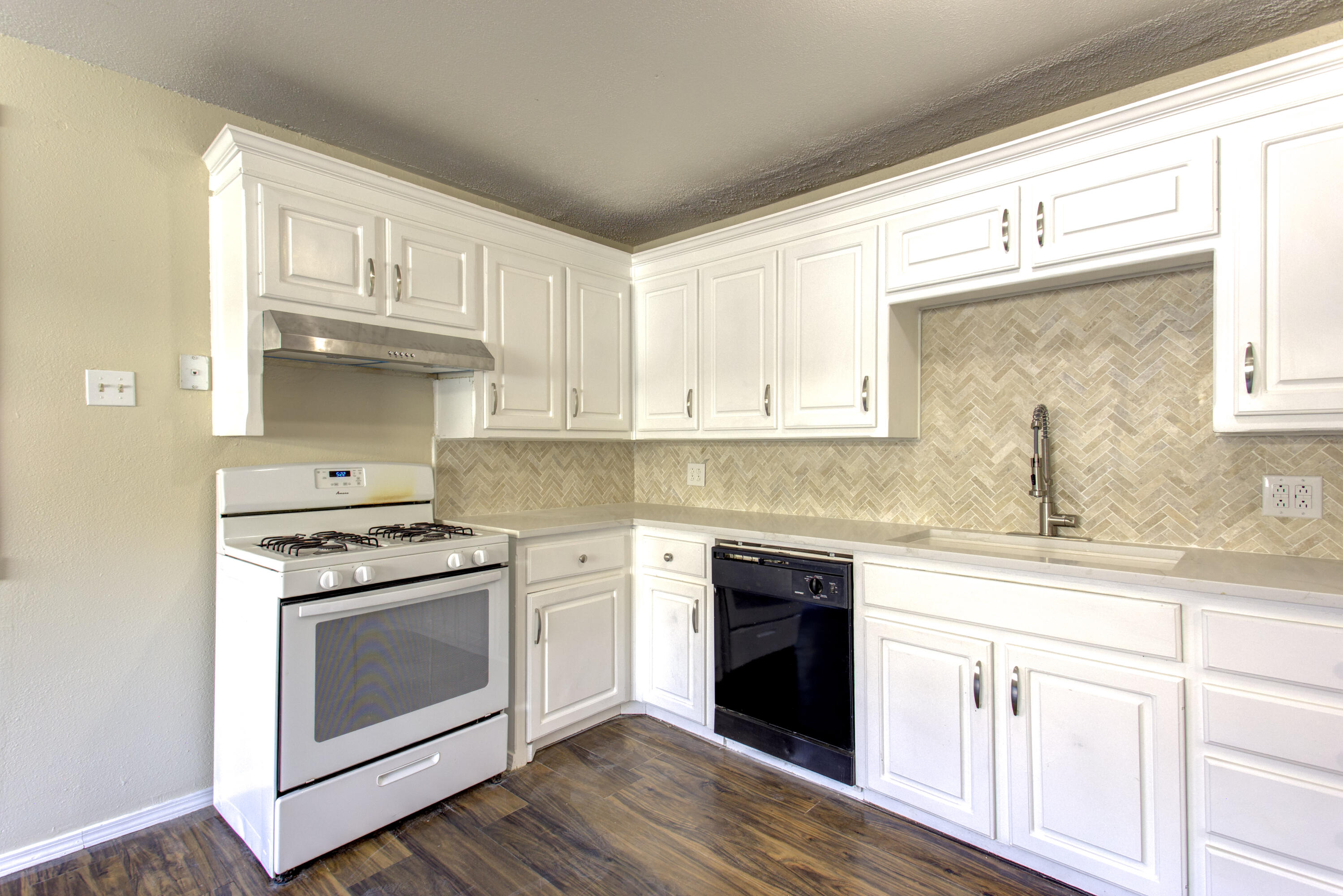 2112 58th Street Lubbock, TX 79412 - Photo 12 of 37 IMG_0917