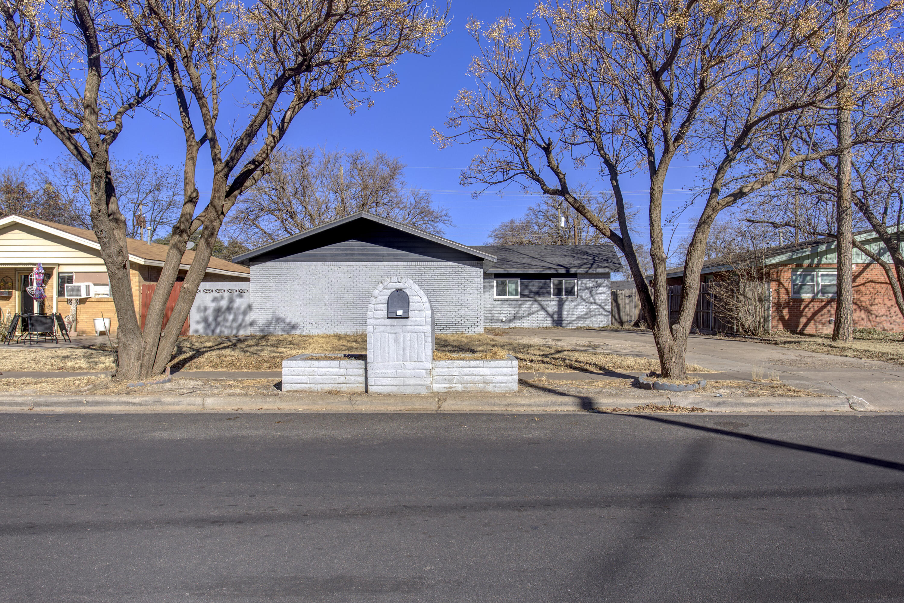 2112 58th Street Lubbock, TX 79412 - Photo 2 of 37 IMG_0912
