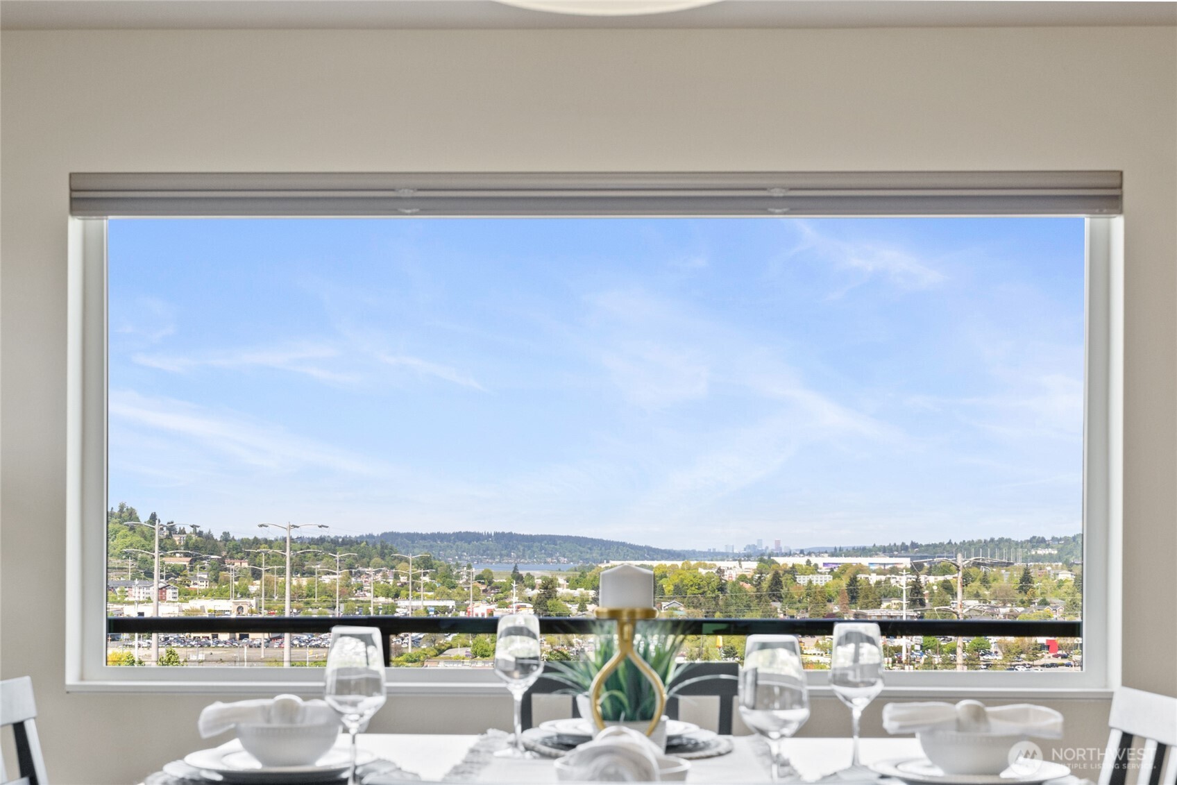 1409 Shattuck Avenue South Renton, WA 98055 - Photo 20 of 37 a view of a city from a terrace