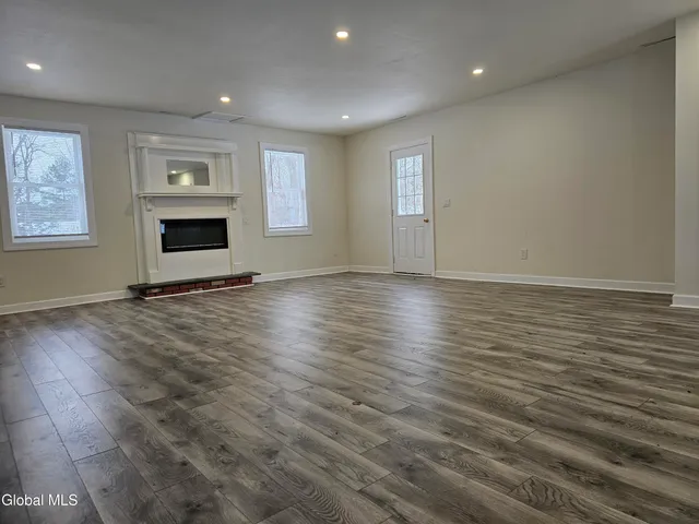 $2,400 | 489 Grooms Road, Unit C, Clifton Park, NY 12065