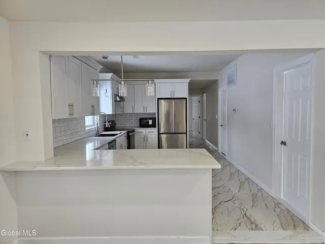 $2,400 | 489 Grooms Road, Unit C, Clifton Park, NY 12065