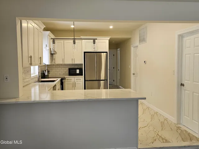 $2,400 | 489 Grooms Road, Unit C, Clifton Park, NY 12065